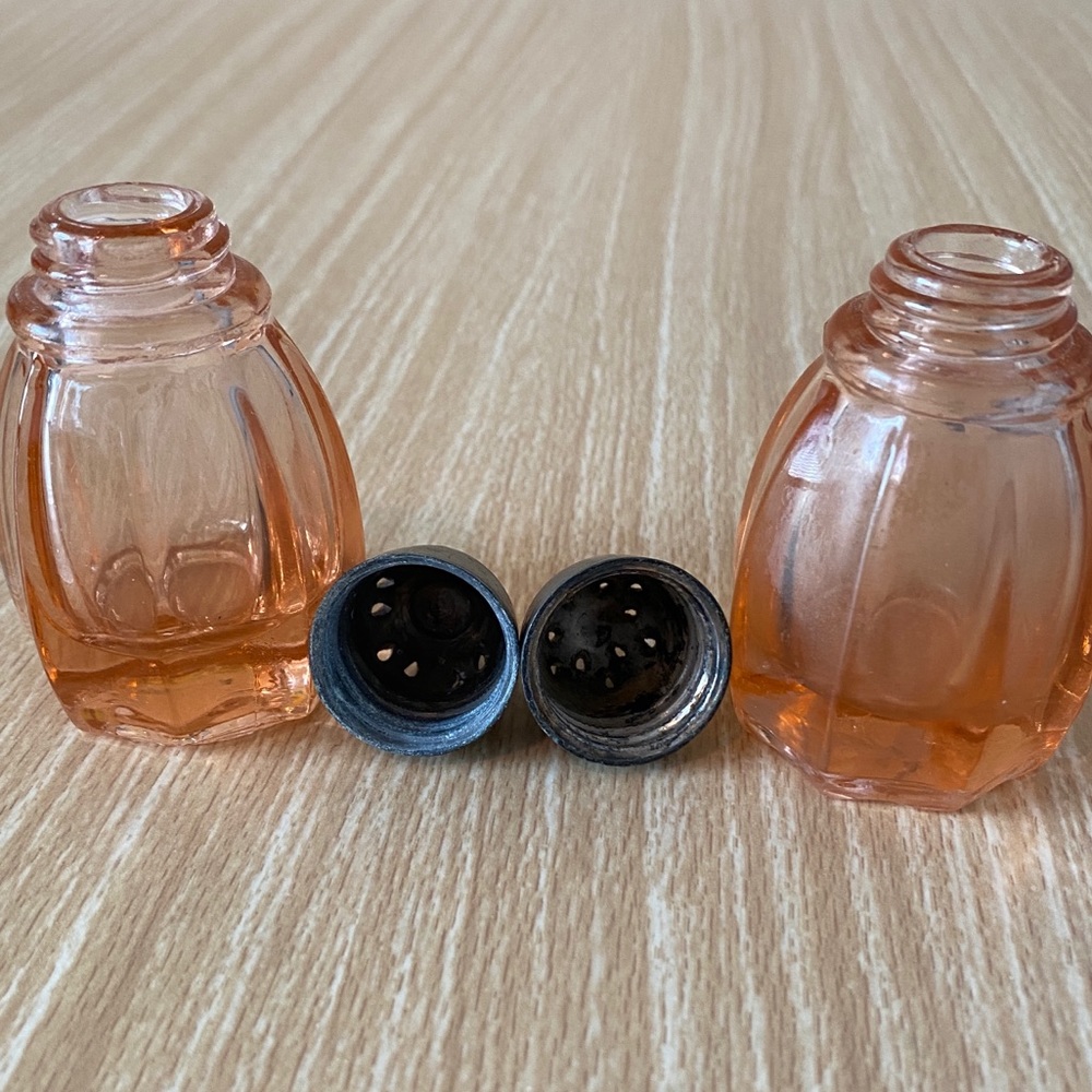 Antique Pink Depression Glass Salt & Pepper Shaker - Picture 15 of 15